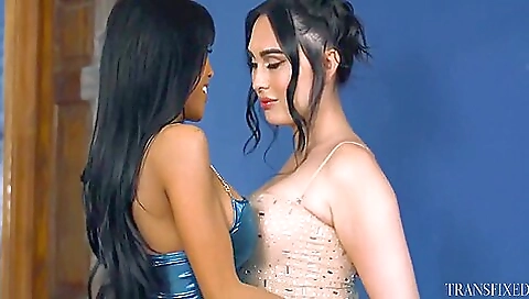 Asian milf gives a deepthroat to a big dick and then a face