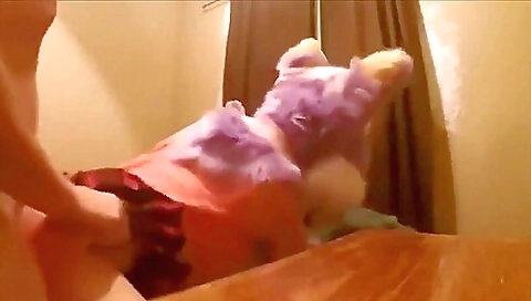 Slut gets her ass stretched in amateur anal action