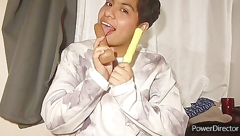 Amateur brunette plays with her pussy in homemade porn